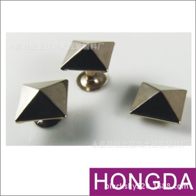 永嘉县瓯北镇鸿大服装辅料厂 专业销售鞋子、皮包帽钉等服装辅料